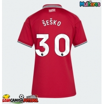 Camisa de Futebol Manchester United Benjamin Sesko #30 Equipamento Principal Mulheres 2026-27 Manga Curta